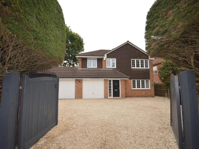 4 bedroom detached house to rent