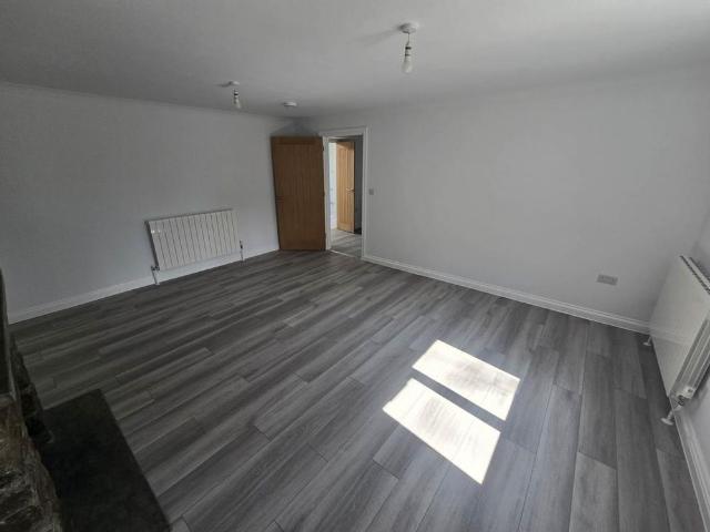 4 bedroom detached house to rent