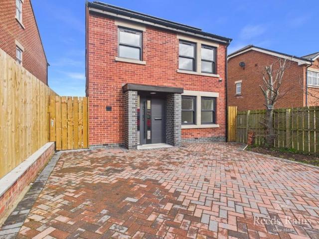4 bedroom detached house to rent