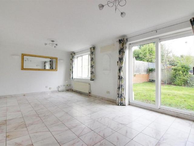 4 bedroom detached house to rent