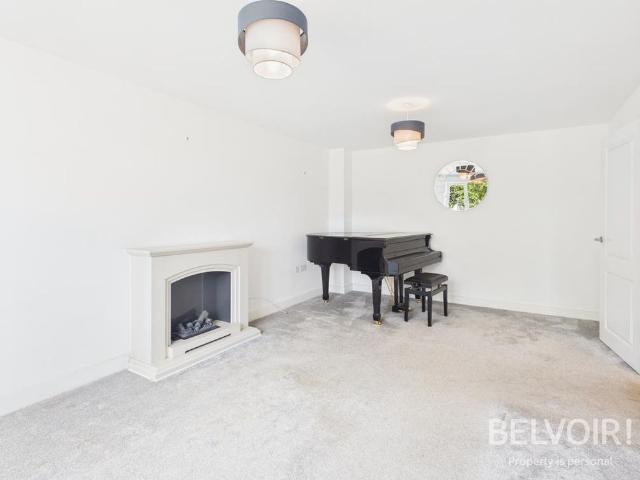 4 bedroom detached house to rent