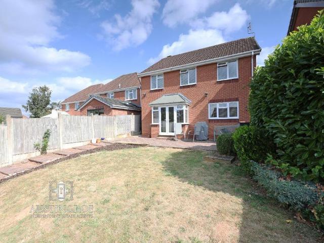 4 bedroom detached house to rent