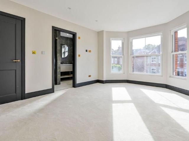 4 bedroom detached house to rent