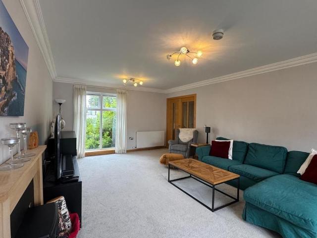 4 bedroom detached house to rent