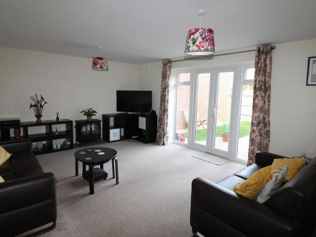 4 bedroom detached house to rent