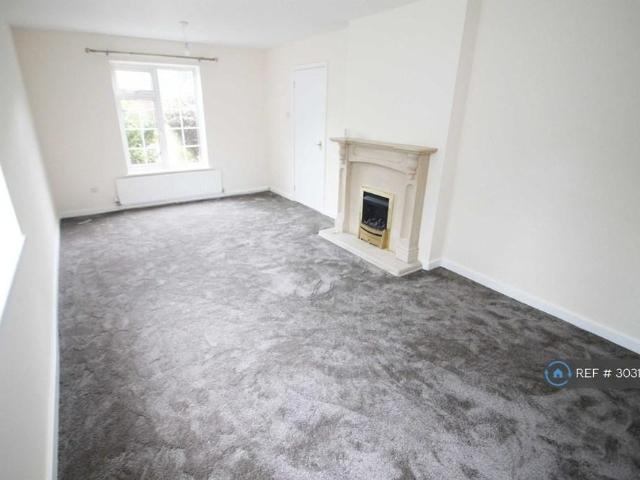 4 bedroom detached house to rent