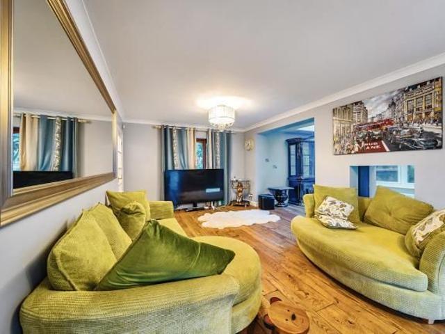 4 bedroom detached house to rent