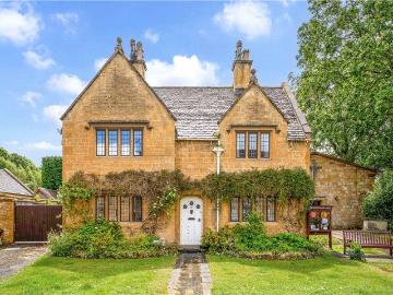 4 bedroom detached house to rent
