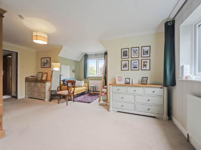 4 bedroom detached house to rent