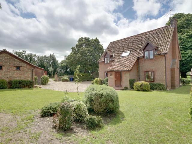 4 bedroom detached house to rent