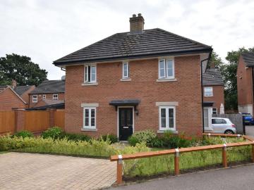 4 bedroom detached house to rent
