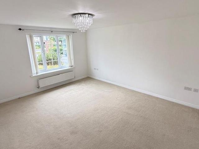 4 bedroom detached house to rent
