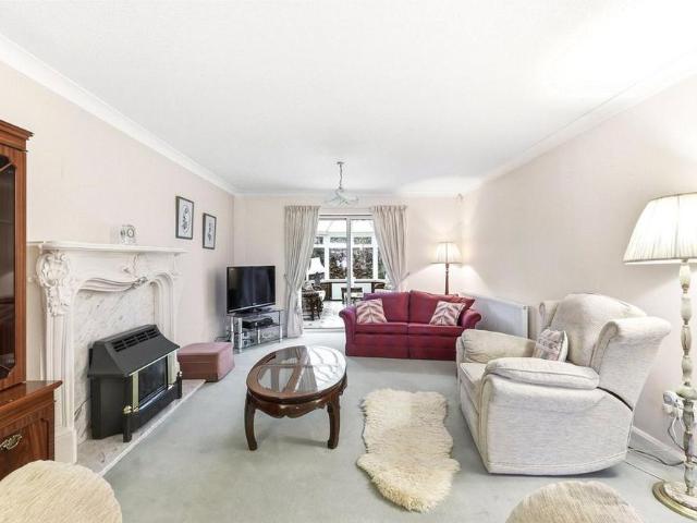 4 bedroom detached house to rent