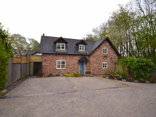 4 bedroom detached house to rent