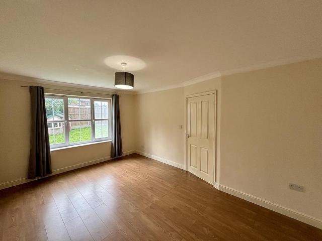 4 bedroom detached house to rent