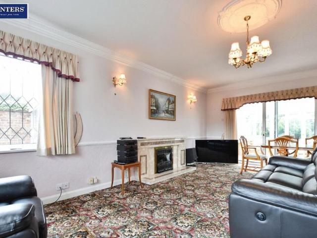 4 bedroom detached house to rent