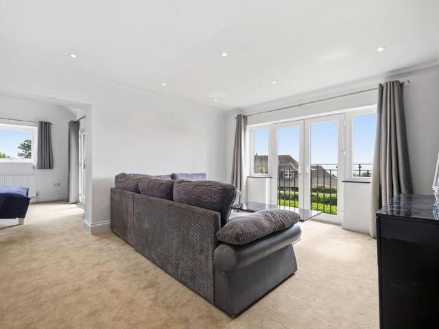 4 bedroom detached house to rent