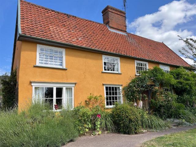 4 bedroom detached house to rent