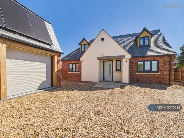 4 bedroom detached house to rent