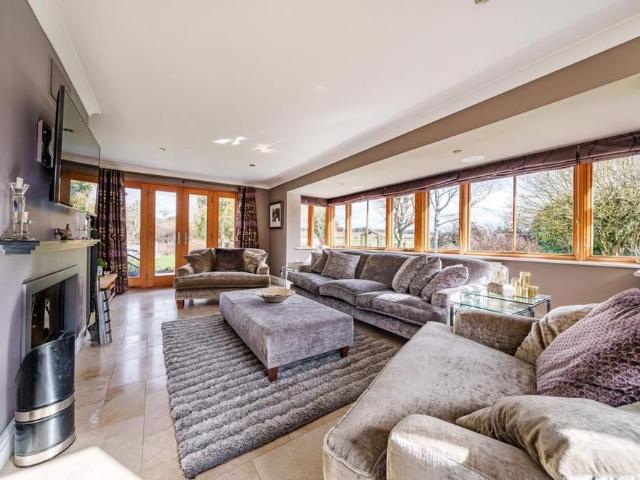 4 bedroom detached house to rent