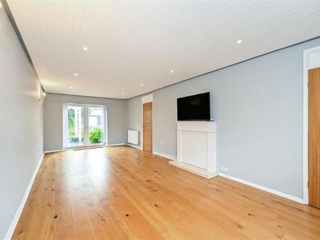 4 bedroom detached house to rent