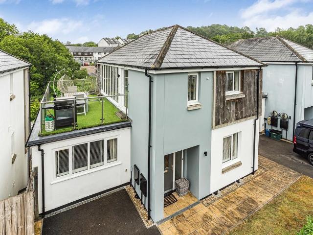 4 bedroom detached house to rent