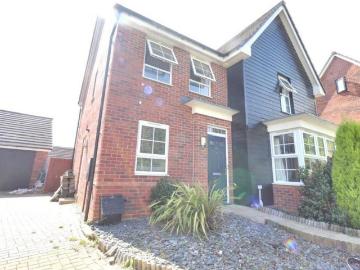 4 bedroom detached house to rent