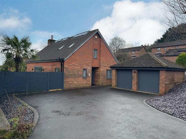 4 bedroom detached house to rent