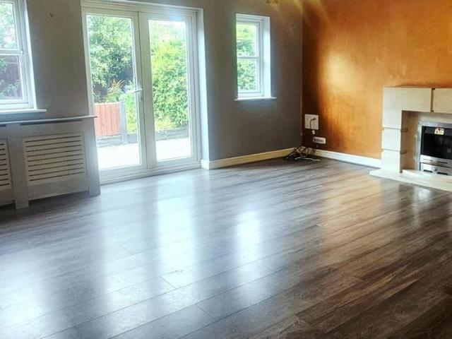 4 bedroom detached house to rent