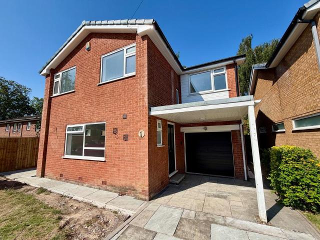 4 bedroom detached house to rent