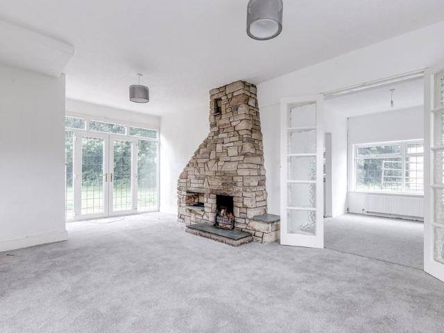 4 bedroom detached house to rent