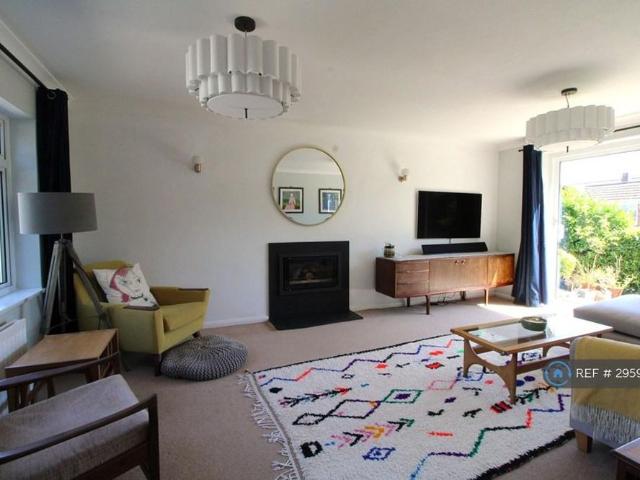 4 bedroom detached house to rent