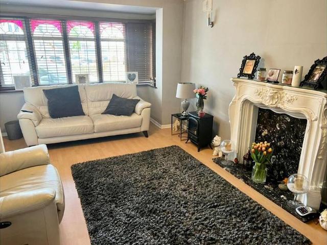 4 bedroom detached house to rent