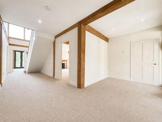 4 bedroom detached house to rent