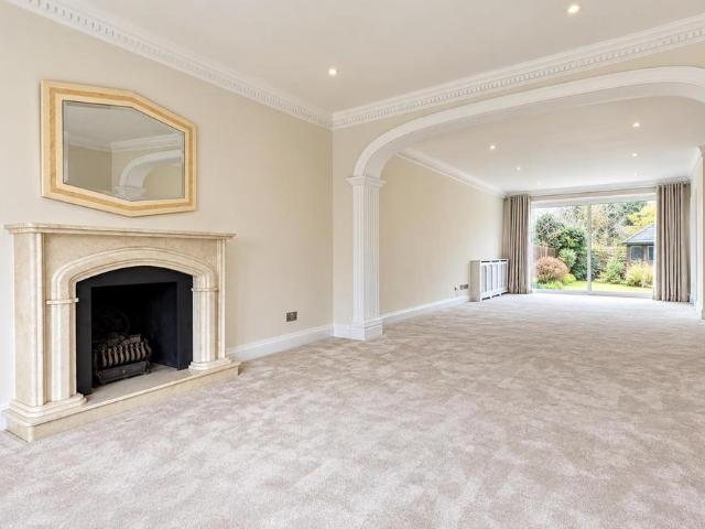 4 bedroom detached house to rent