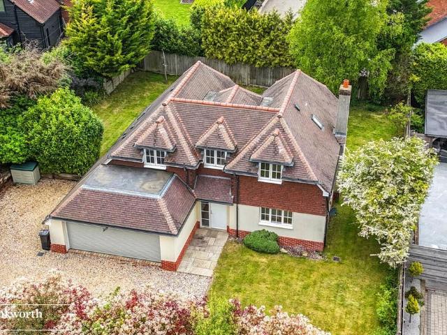 4 bedroom detached house to rent