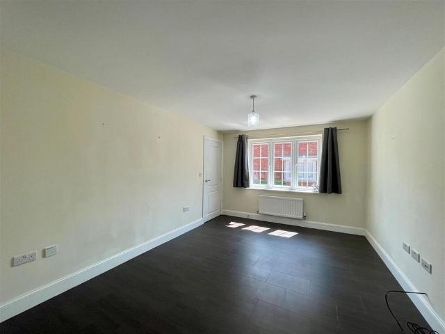 4 bedroom detached house to rent