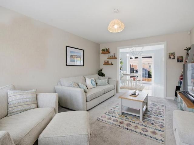 4 bedroom detached house to rent