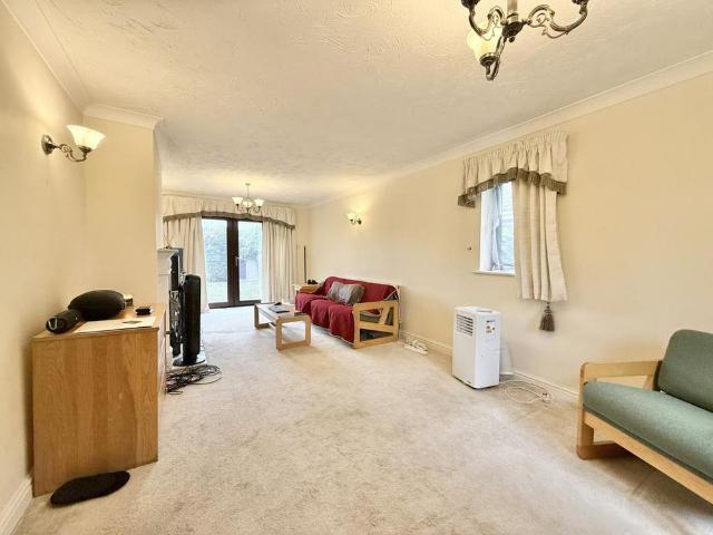 4 bedroom detached house to rent