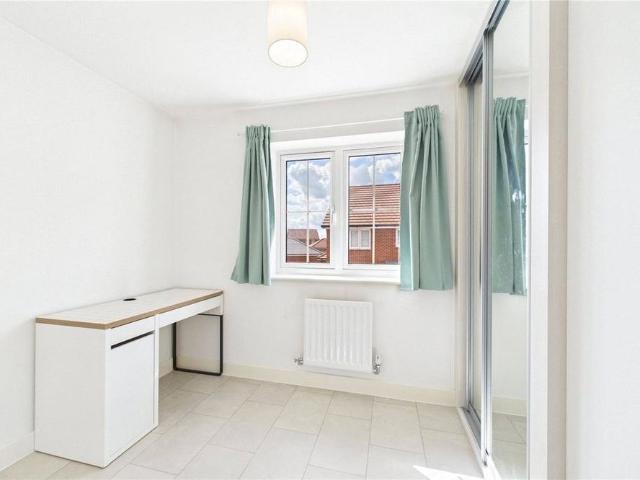 4 bedroom detached house to rent