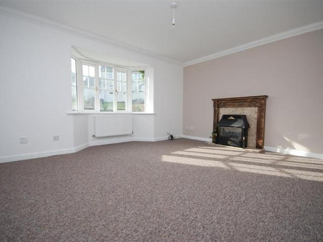 4 bedroom detached house to rent