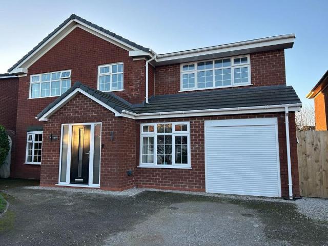 4 bedroom detached house to rent