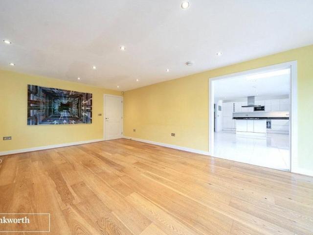 4 bedroom detached house to rent