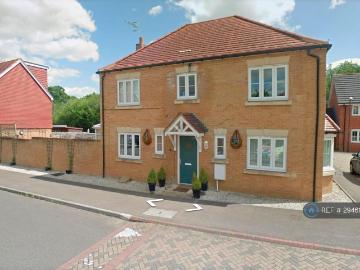 4 bedroom detached house to rent