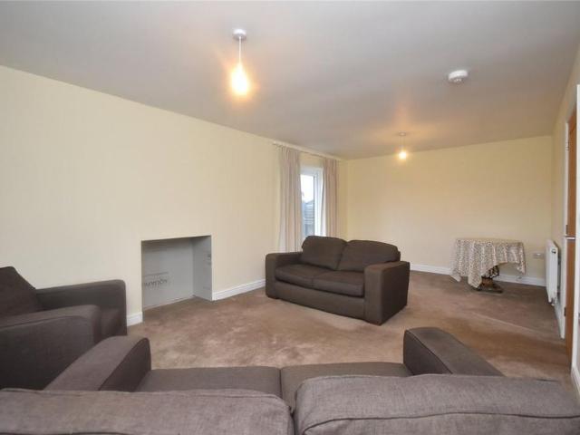 4 bedroom detached house to rent