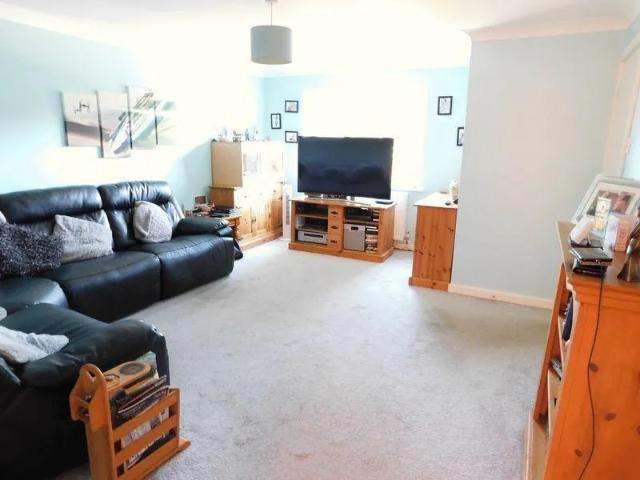 4 bedroom detached house to rent