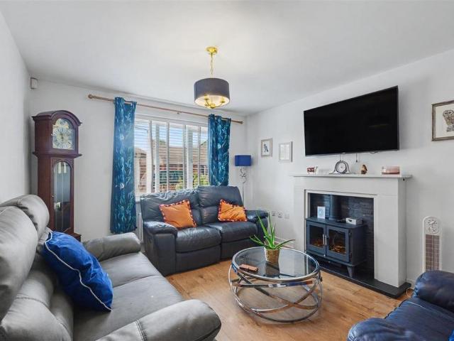4 bedroom detached house to rent