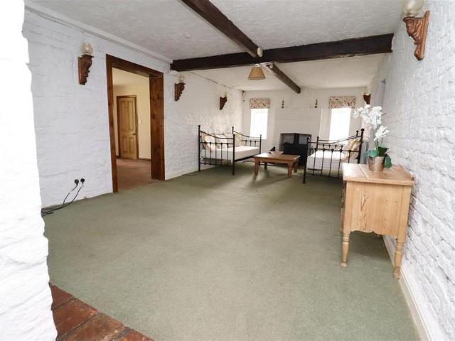 4 bedroom detached house to rent