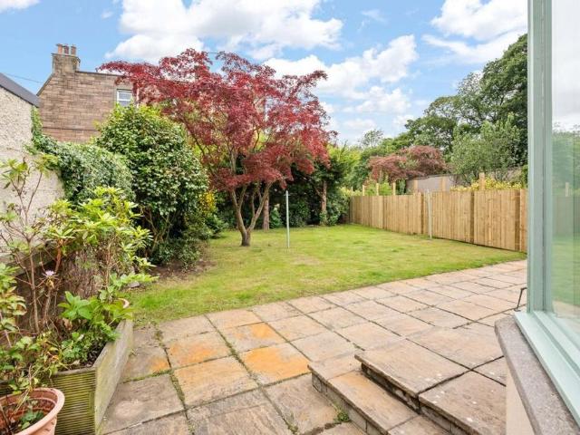 4 bedroom detached house to rent