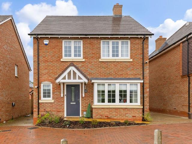 4 bedroom detached house to rent